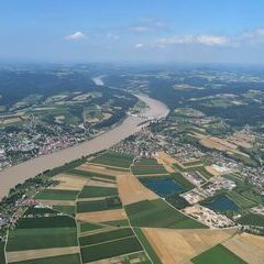 Flugwegposition um 10:03:01: Aufgenommen in der Nähe von Gemeinde Ybbs an der Donau, Ybbs an der Donau, Österreich in 992 Meter